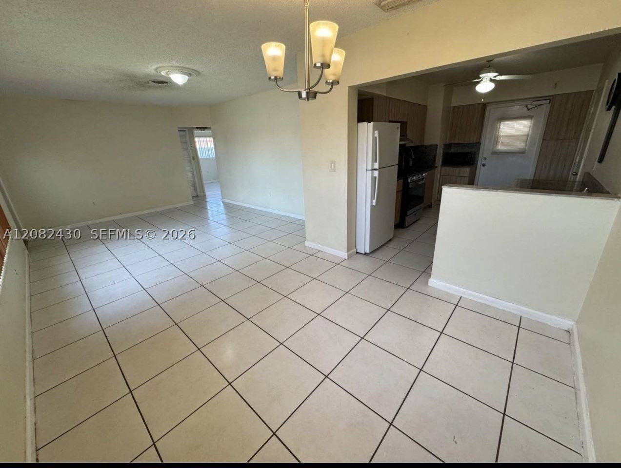 510 W 36th Pl - Photo 4 of 18