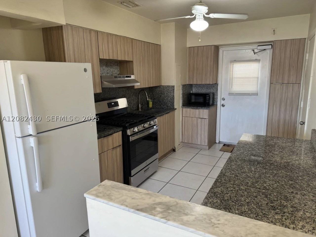 510 W 36th Pl - Photo 5 of 18