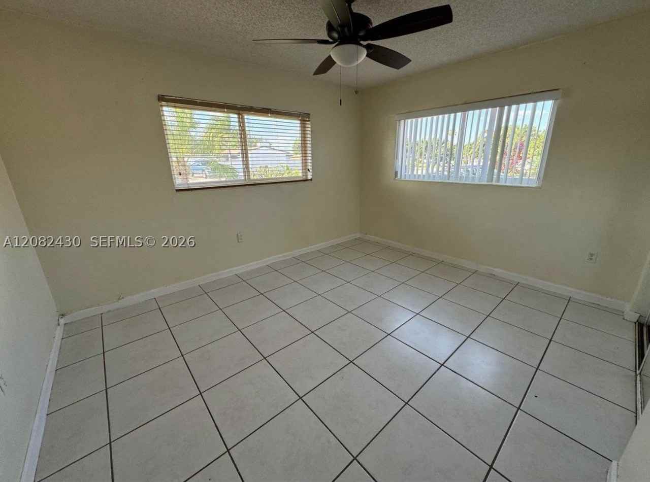 510 W 36th Pl - Photo 7 of 18