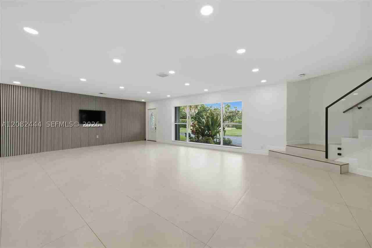 6700 E Tropical Way - Photo 4 of 45