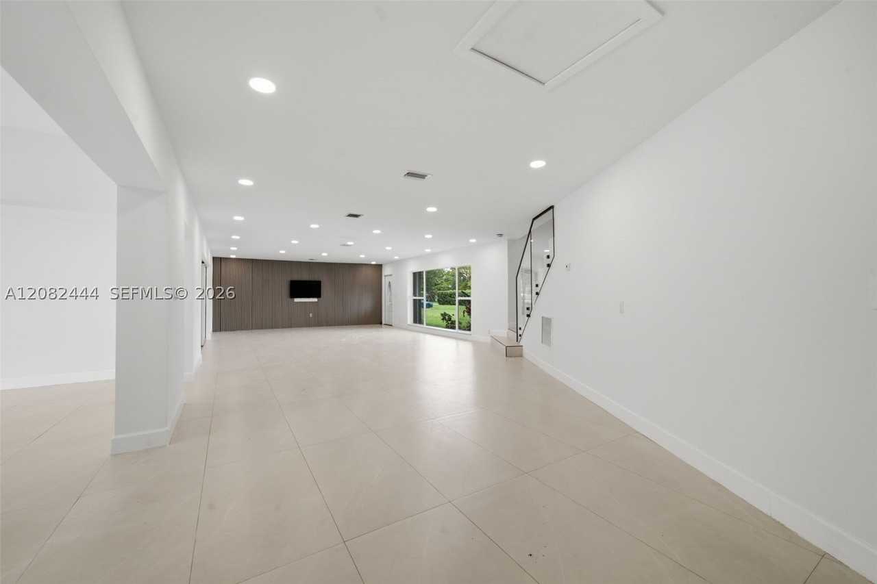 6700 E Tropical Way - Photo 5 of 45