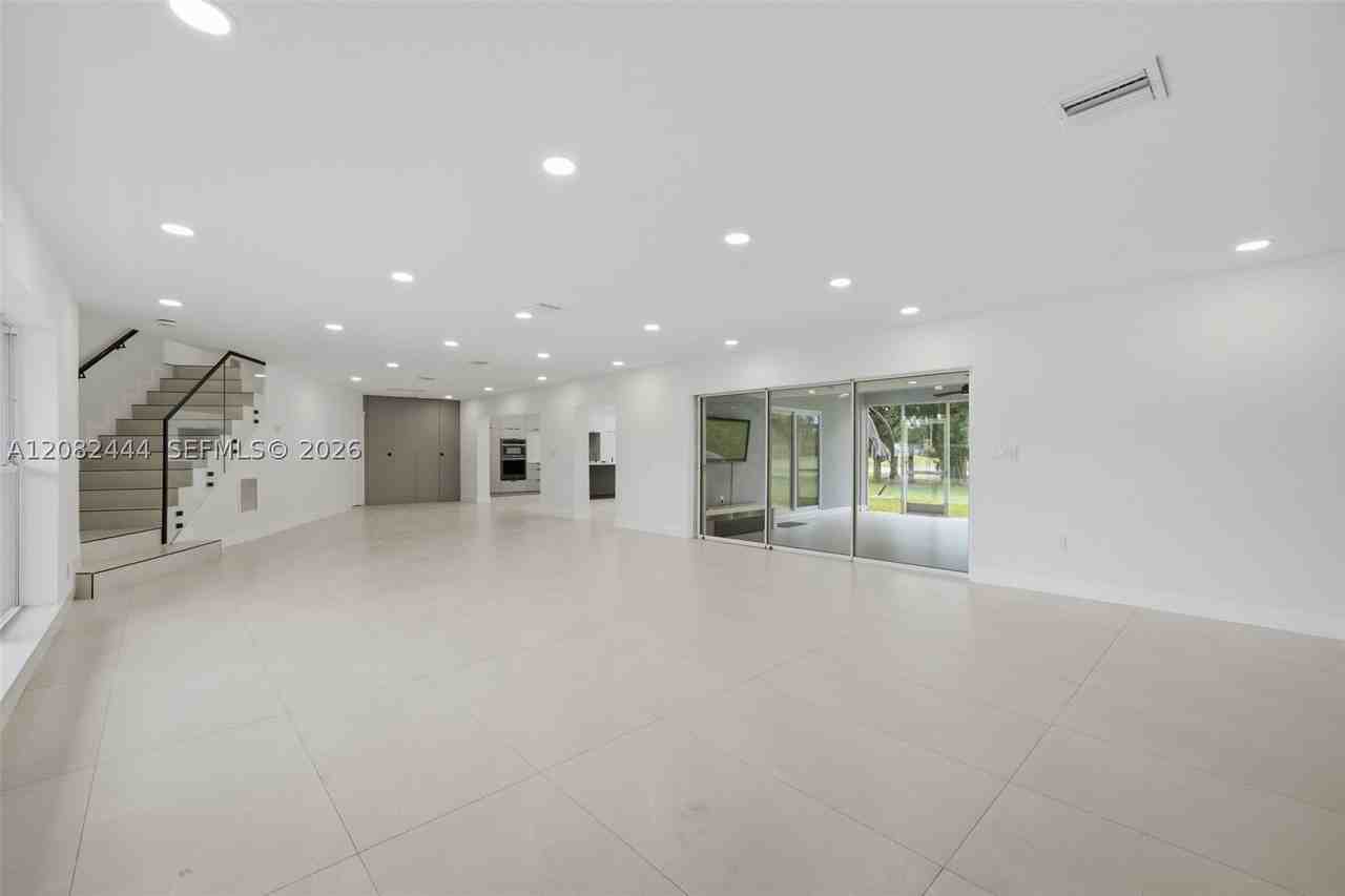 6700 E Tropical Way - Photo 6 of 45