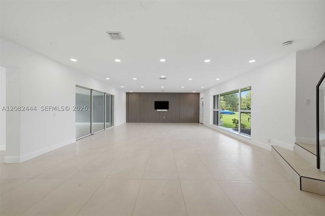 6700 E Tropical Way - Photo 7 of 45