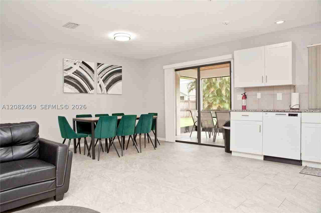722 Se Thanksgiving Ave - Photo 4 of 25