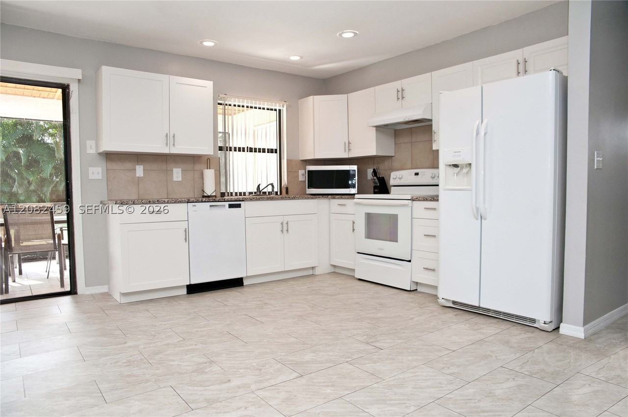 722 Se Thanksgiving Ave - Photo 5 of 25