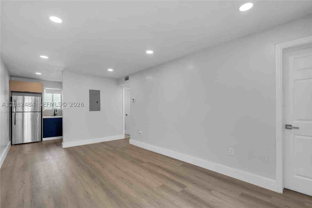 560 Ne 63rd St #3 - Photo 2 of 10