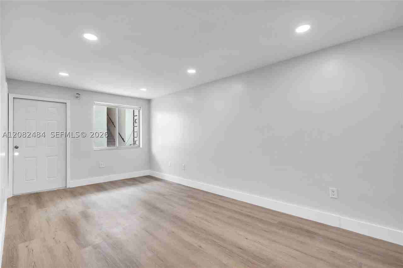 560 Ne 63rd St #3 - Photo 3 of 10