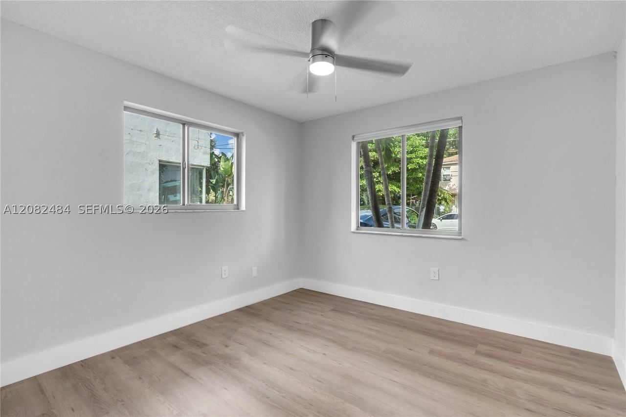 560 Ne 63rd St #3 - Photo 5 of 10