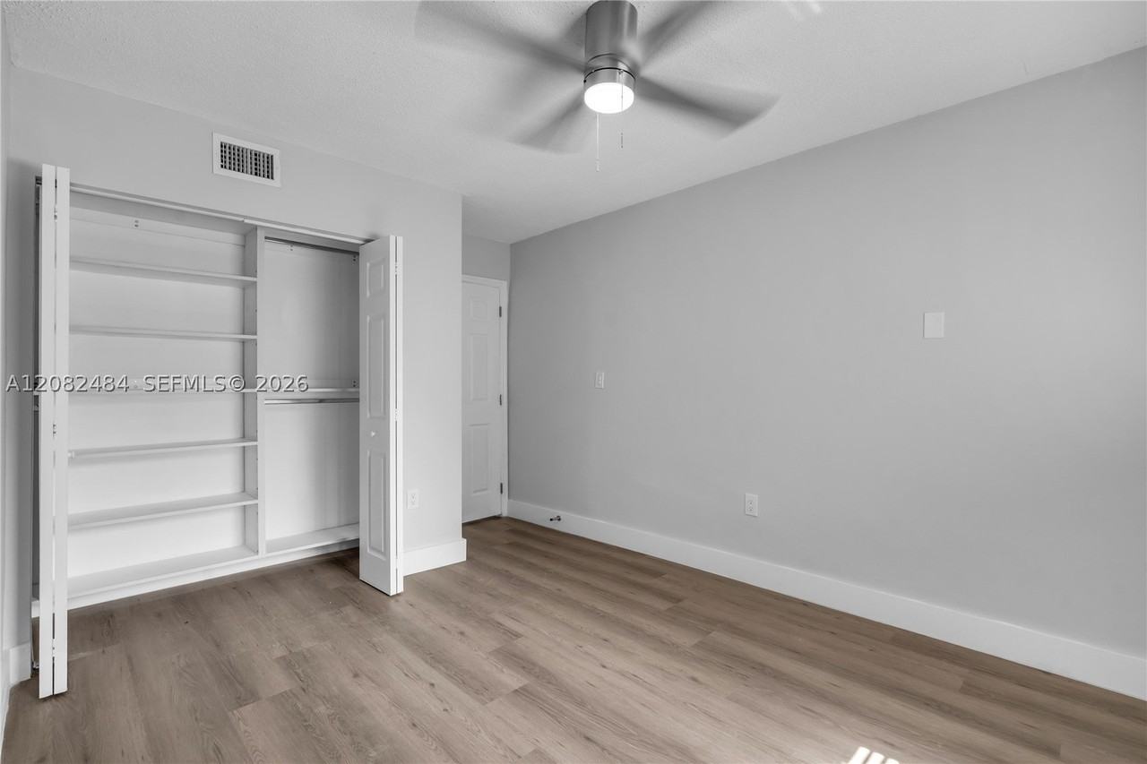 560 Ne 63rd St #3 - Photo 7 of 10