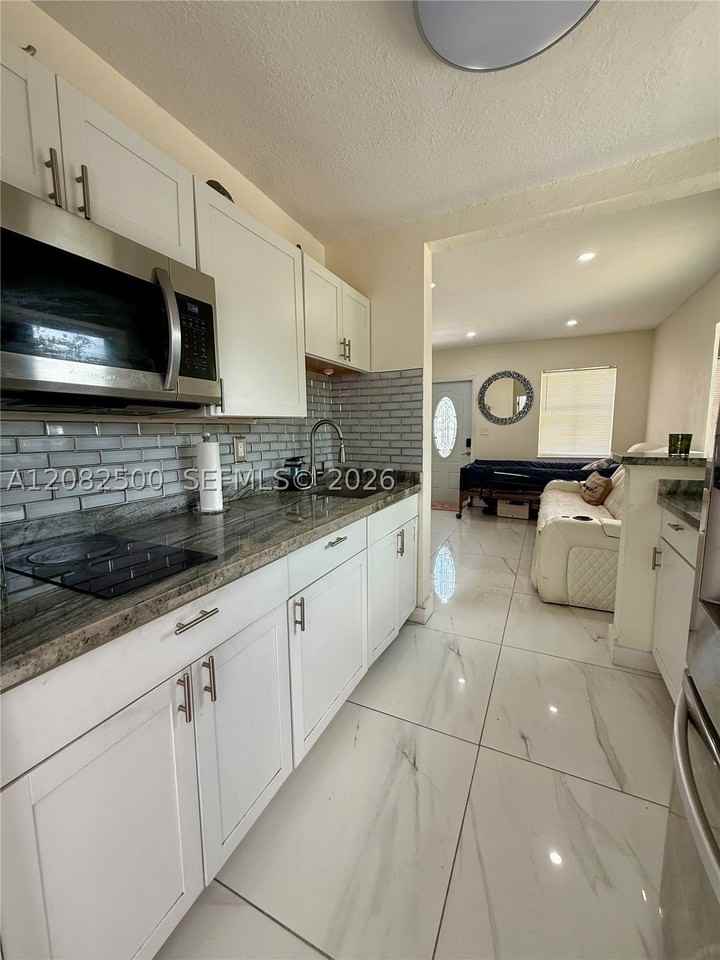 12801 Westview Dr - Photo 4 of 5