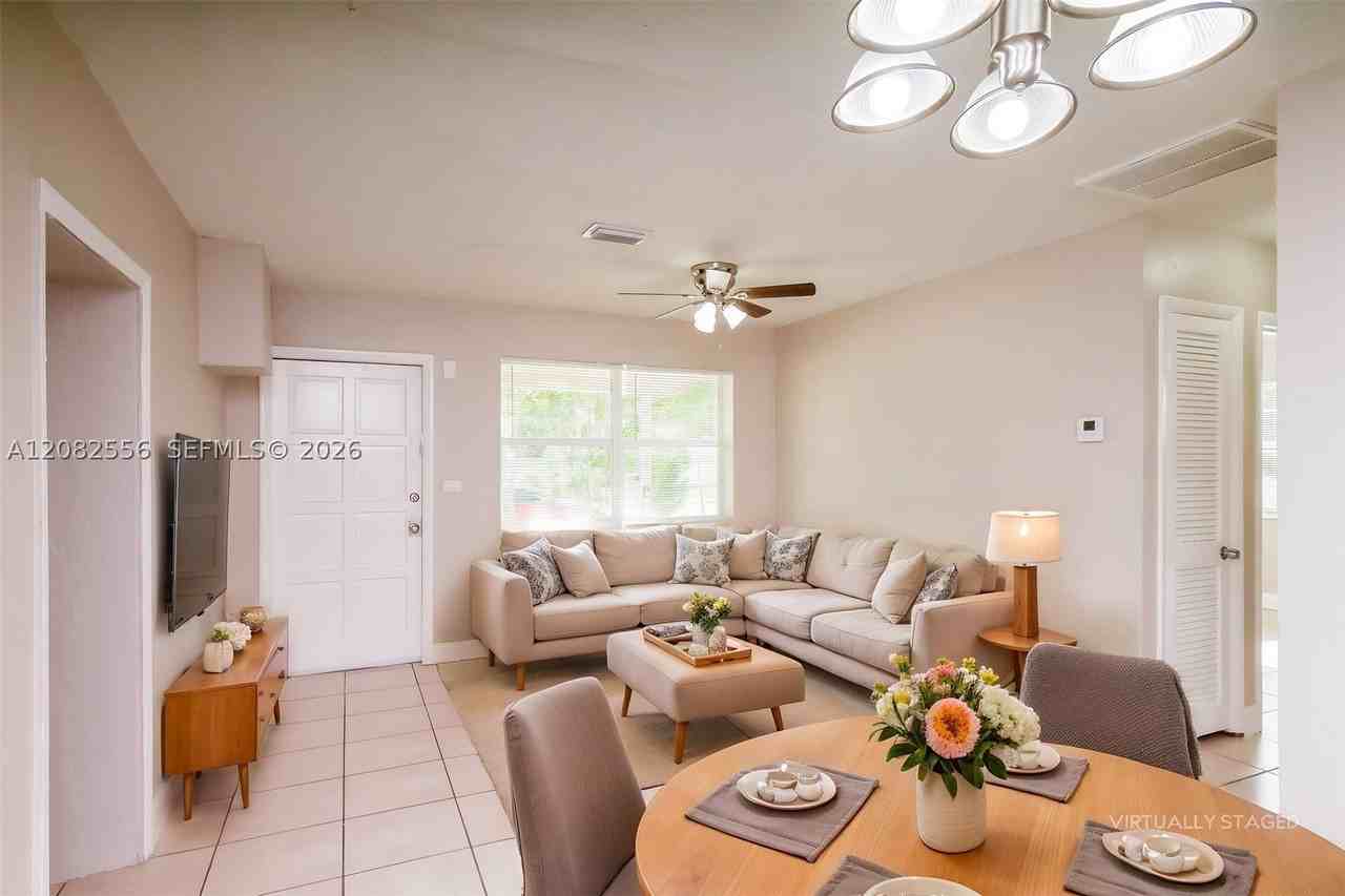4531 Ne 5th Ave - Photo 4 of 18