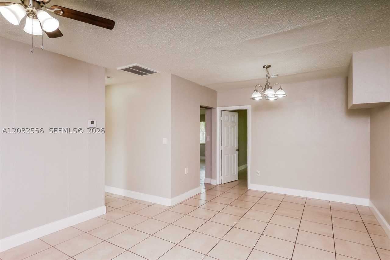 4531 Ne 5th Ave - Photo 5 of 18