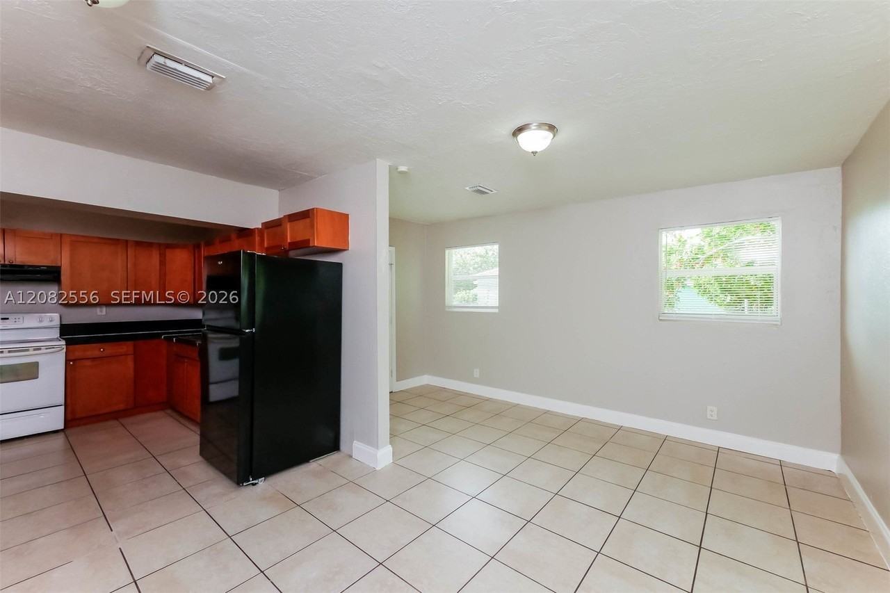 4531 Ne 5th Ave - Photo 7 of 18