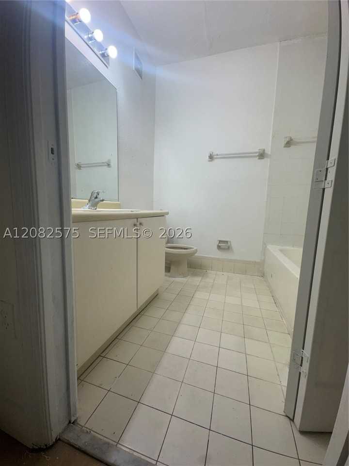 1666 Se 27th Ct #109 - Photo 5 of 7