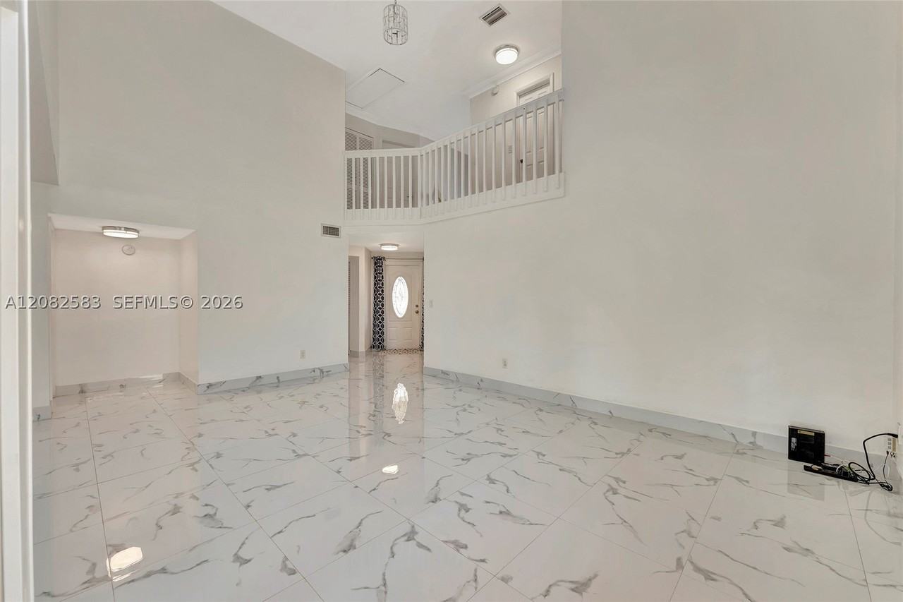 6320 Plymouth Ln - Photo 7 of 50