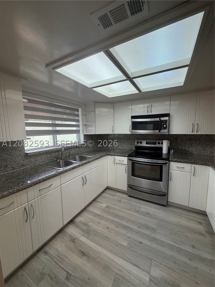 11091 Nw 7th St #202-16 - Photo 4 of 16