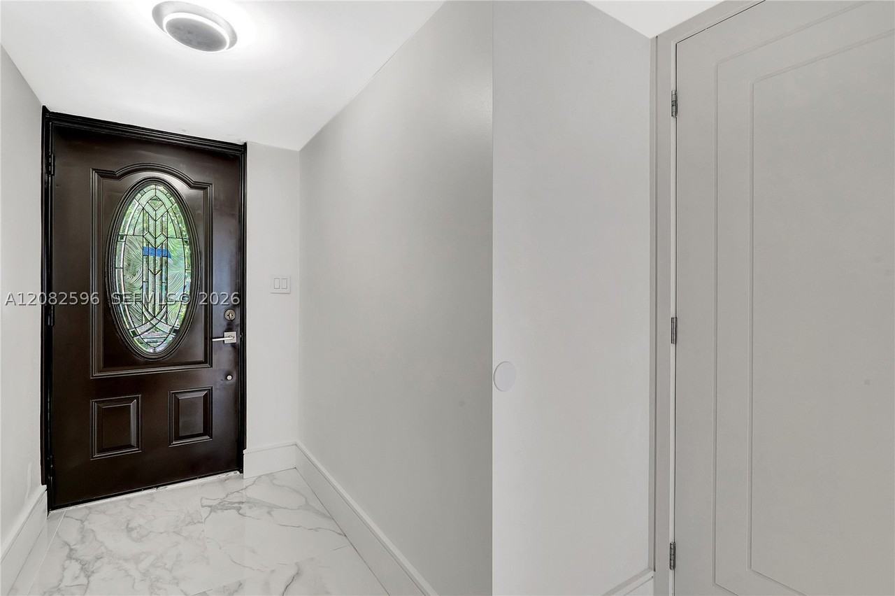 2807 Ne 164th St #2 - Photo 4 of 50
