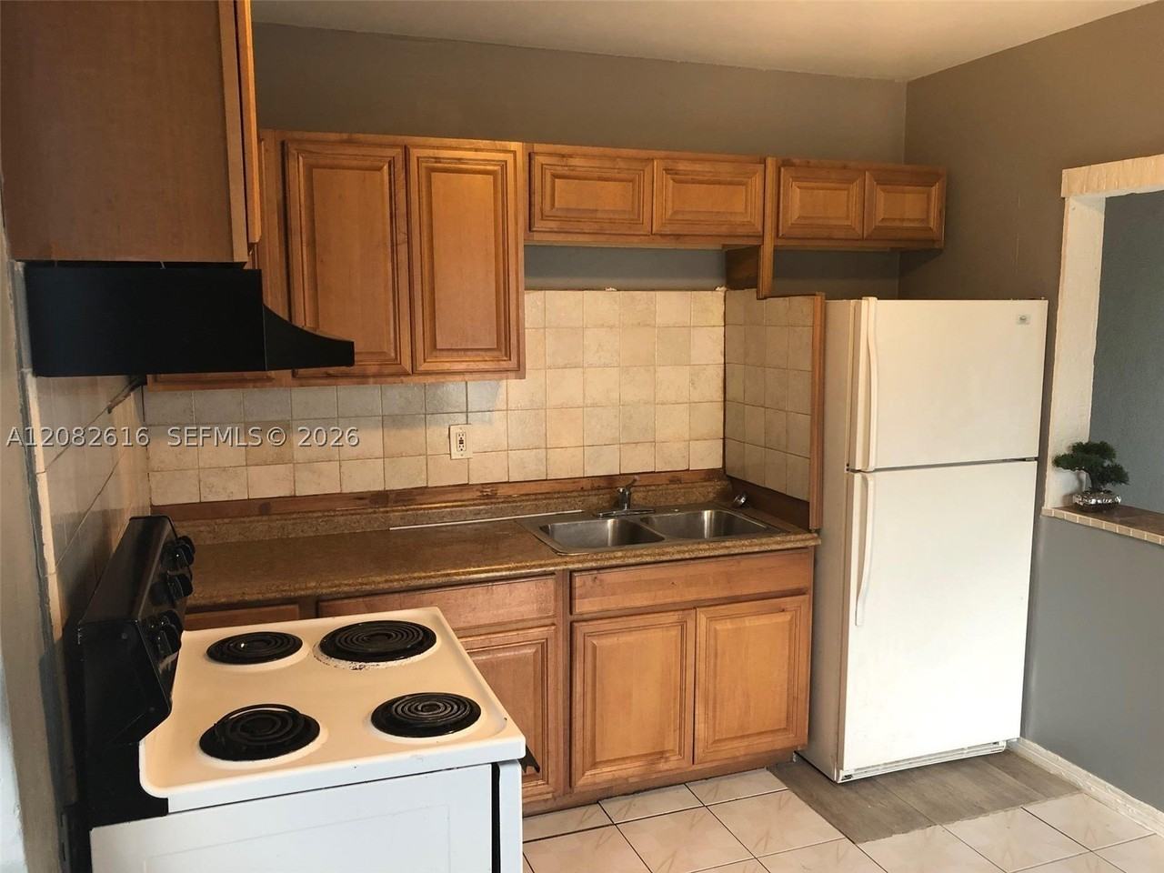725 Sw 8th Ave #A - Photo 3 of 9