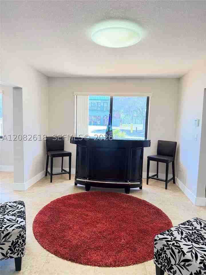 2233 Sw 16th St - Photo 5 of 23