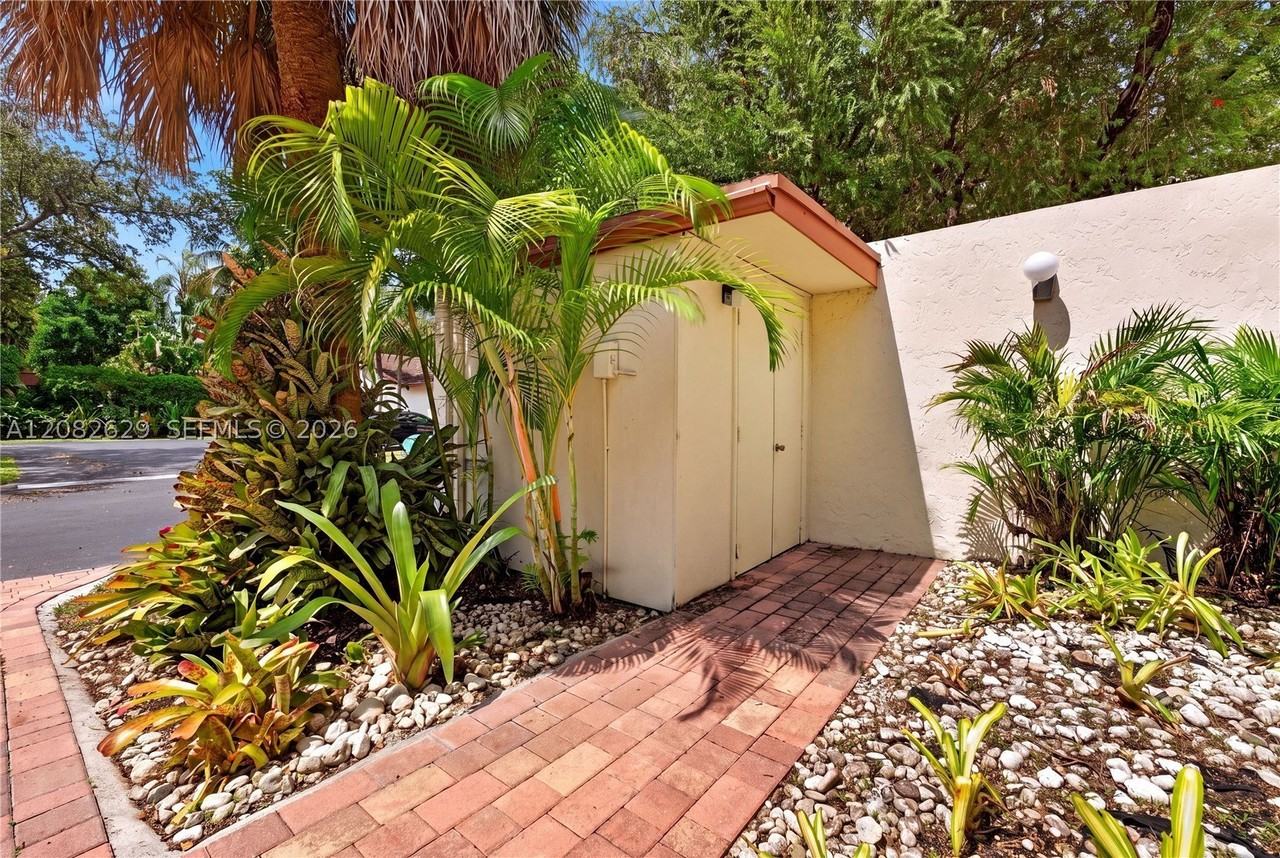 10583 Sw 77th Ter - Photo 3 of 33