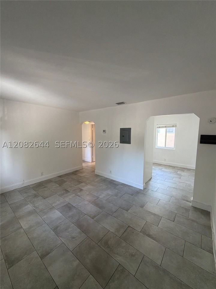 500 Nw 35th St #5 - Photo 5 of 12