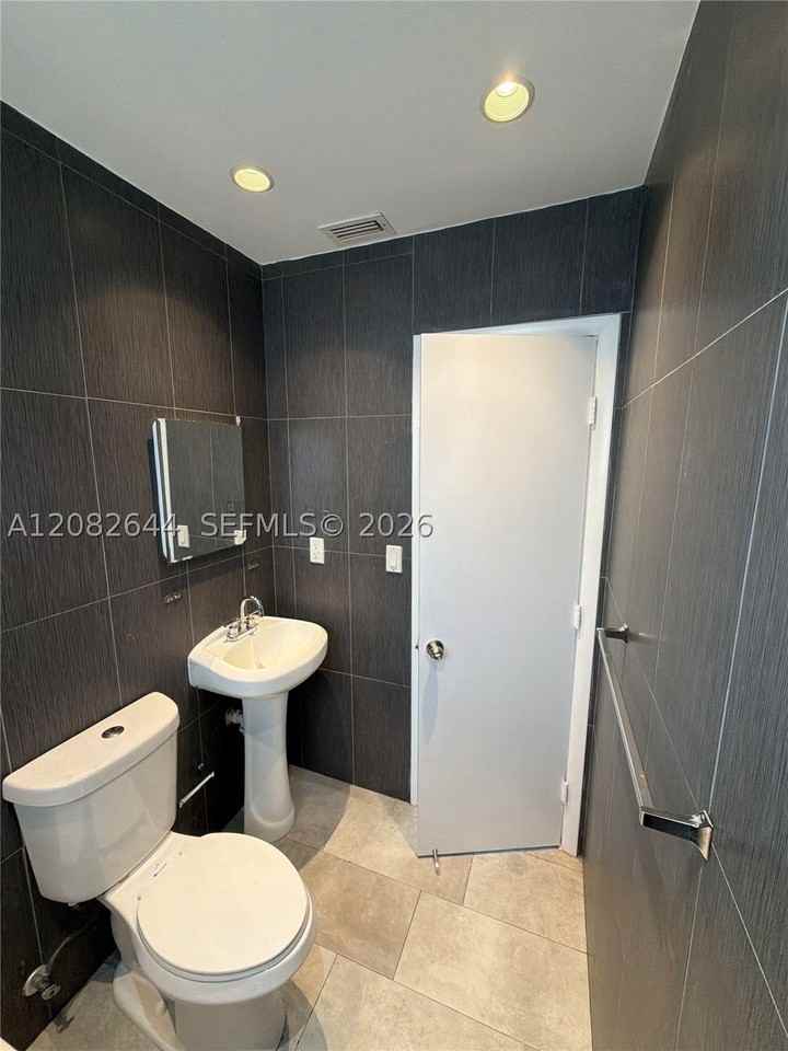 500 Nw 35th St #5 - Photo 7 of 12