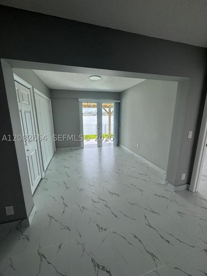 2520 Sw 55th St #2520 - Photo 4 of 21