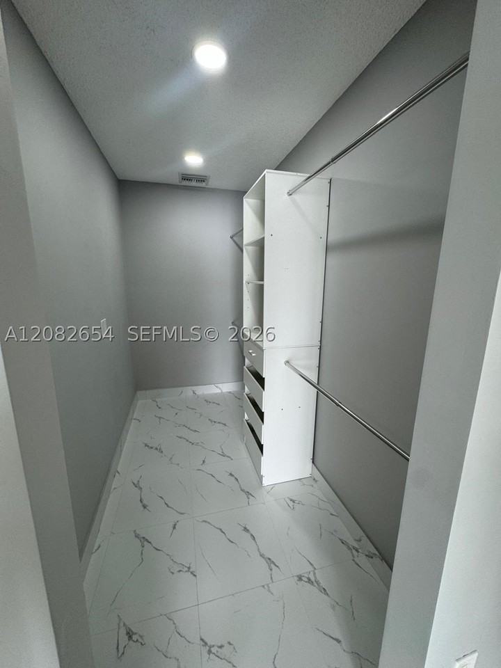 2520 Sw 55th St #2520 - Photo 5 of 21