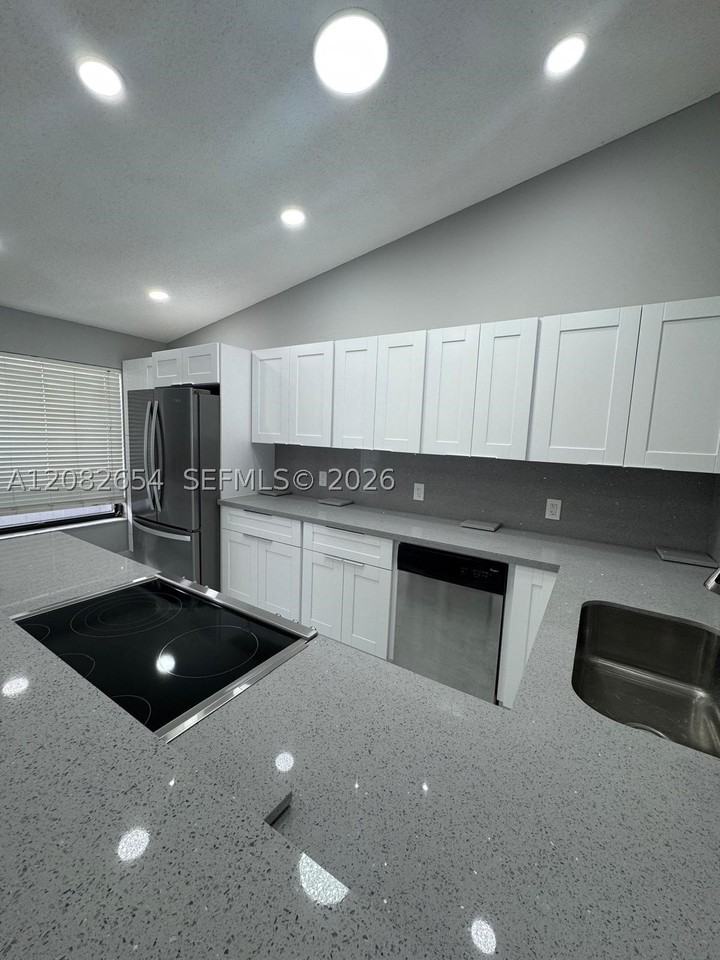 2520 Sw 55th St #2520 - Photo 6 of 21
