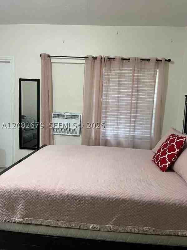 730 Sw 10th St #1 - Photo 3 of 19