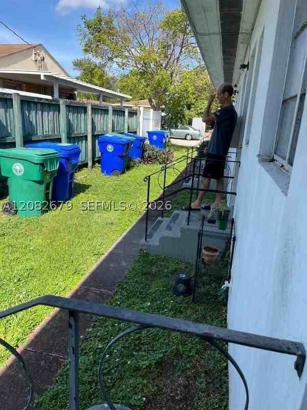730 Sw 10th St #1 - Photo 6 of 19