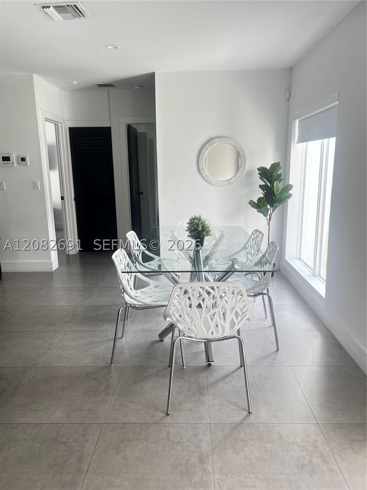 15 Nw 52nd St - Photo 4 of 28
