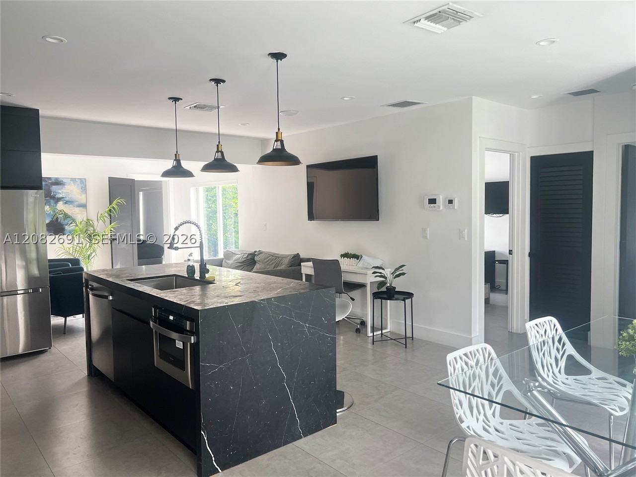 15 Nw 52nd St - Photo 5 of 28