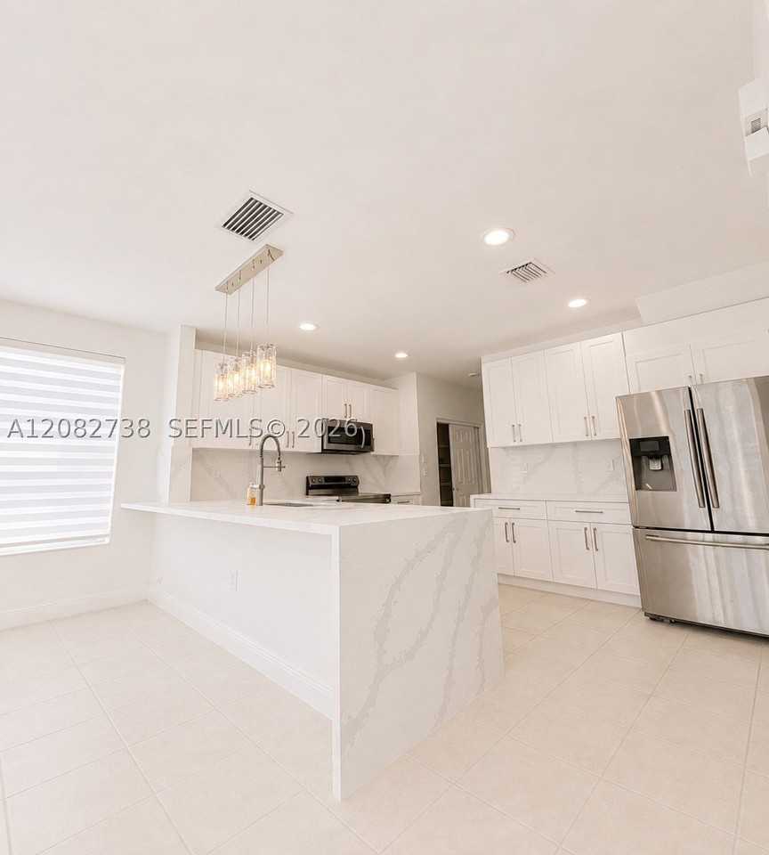 14303 Sw 159th Pl - Photo 7 of 31