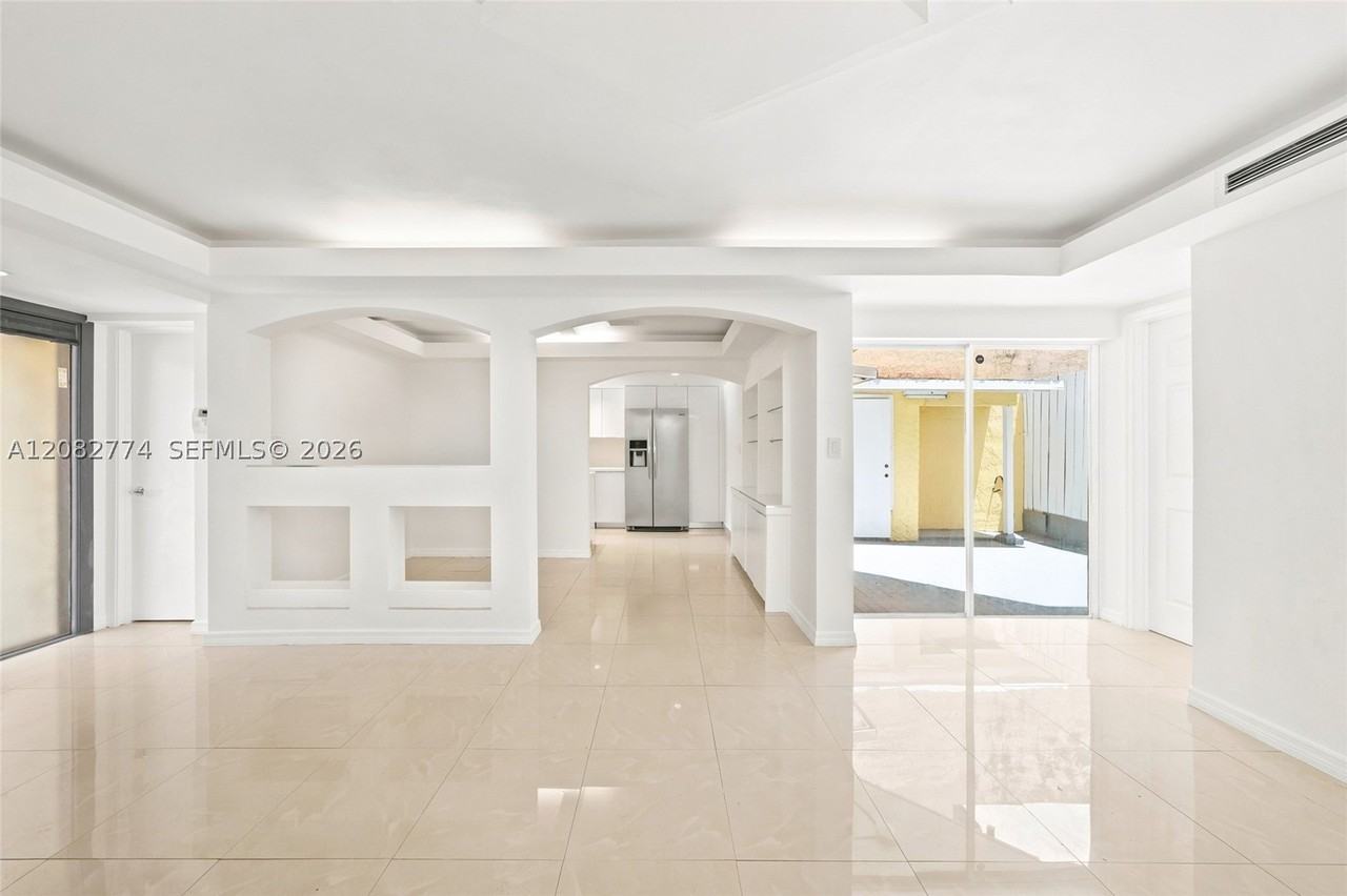 9674 Fontainebleau Blvd #28 - Photo 4 of 47