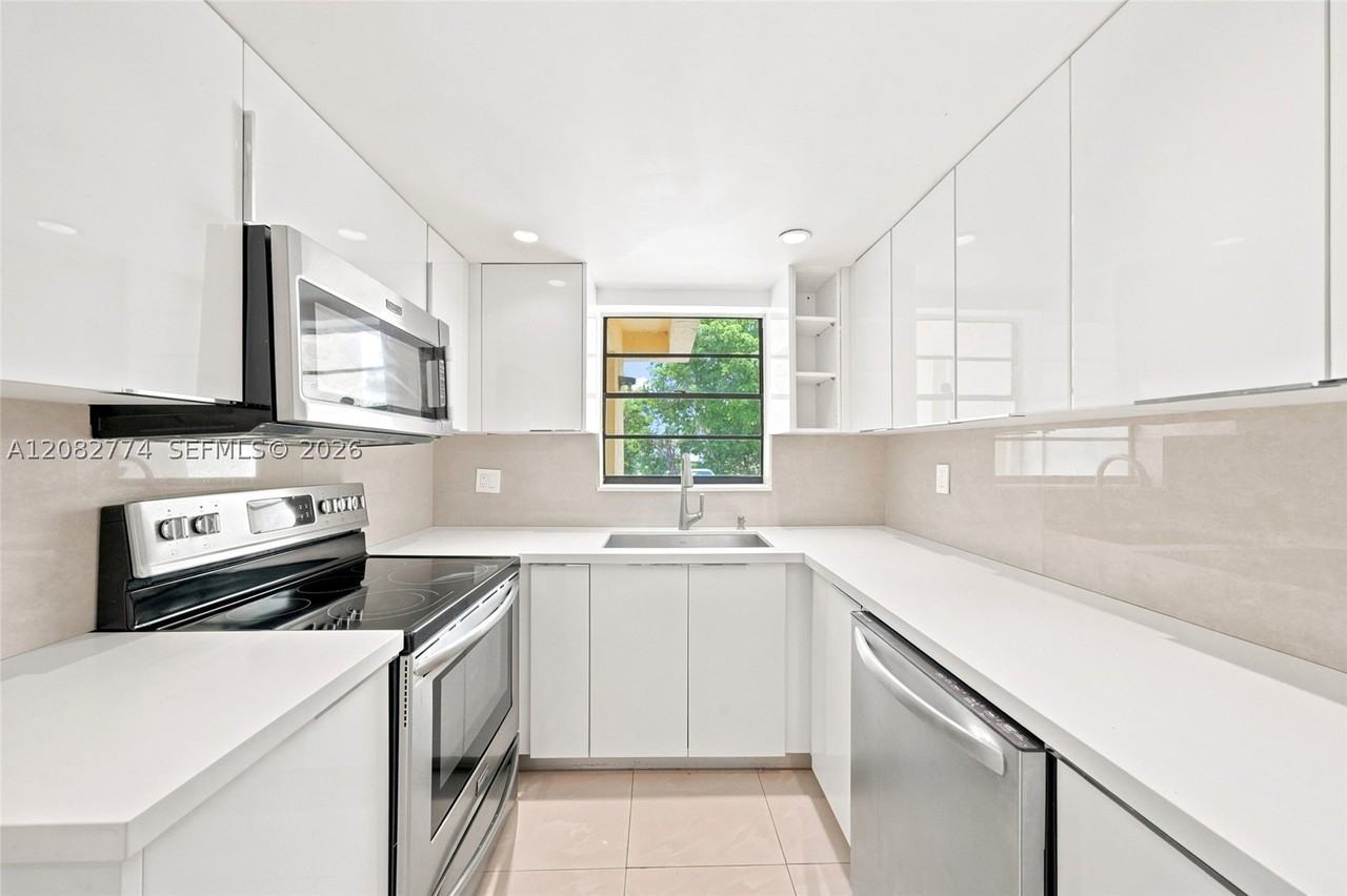 9674 Fontainebleau Blvd #28 - Photo 6 of 47