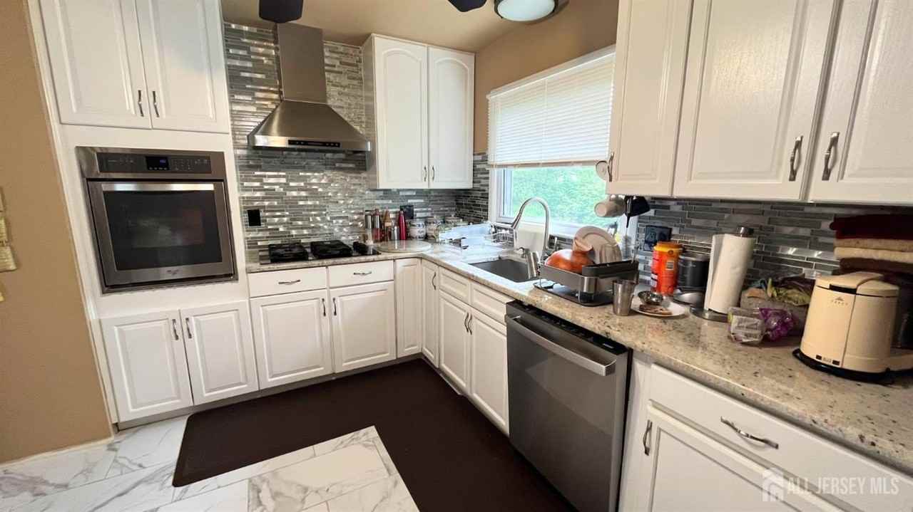 86 Mitchell Ave - Photo 5 of 9