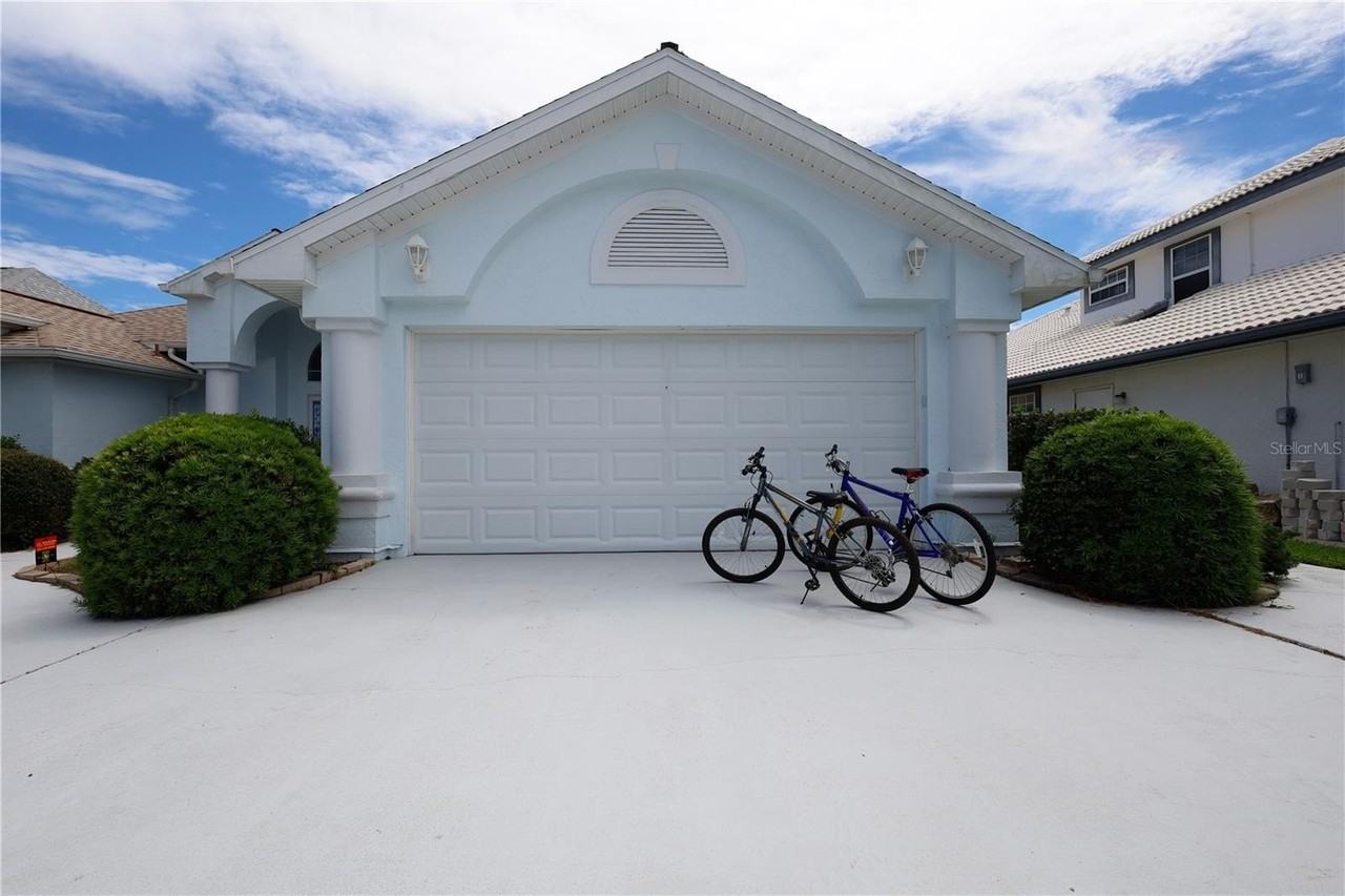 16 Cedarwood Ct - Photo 3 of 45
