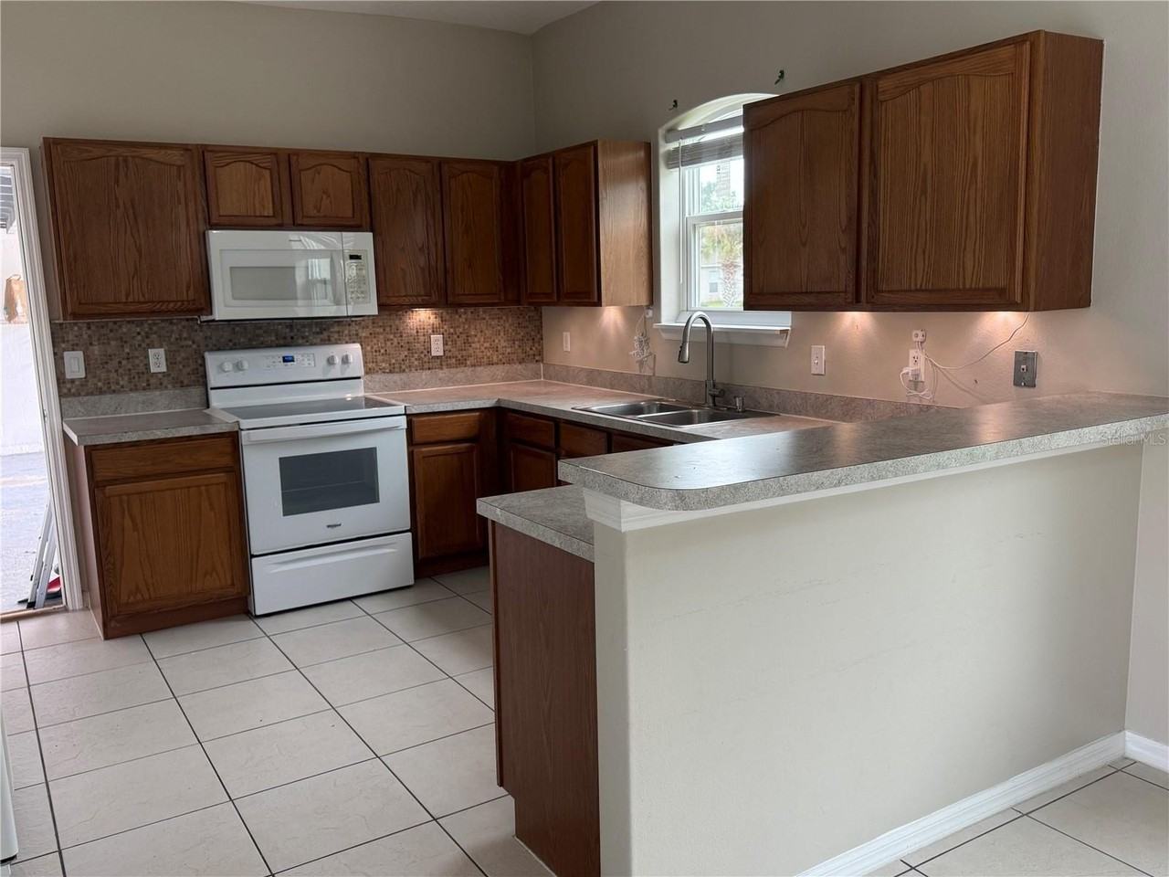 125 Florida Park Dr - Photo 3 of 17