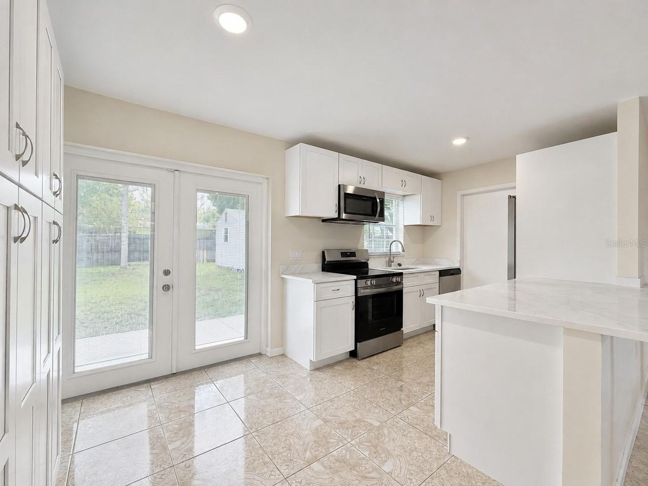 601 Catwood Dr - Photo 6 of 28