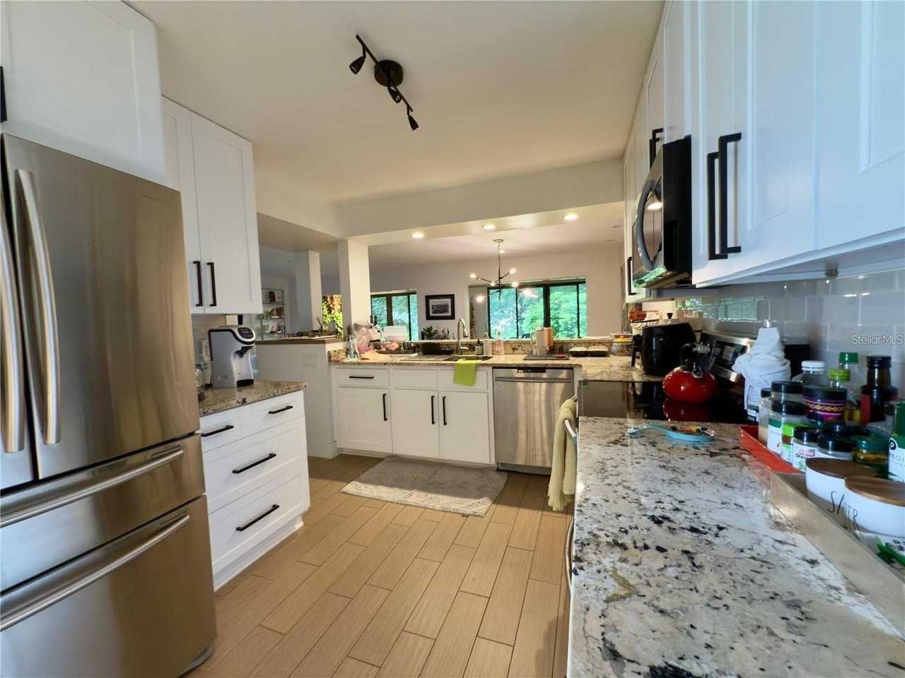 8113 Breeze Cove Ln - Photo 5 of 30