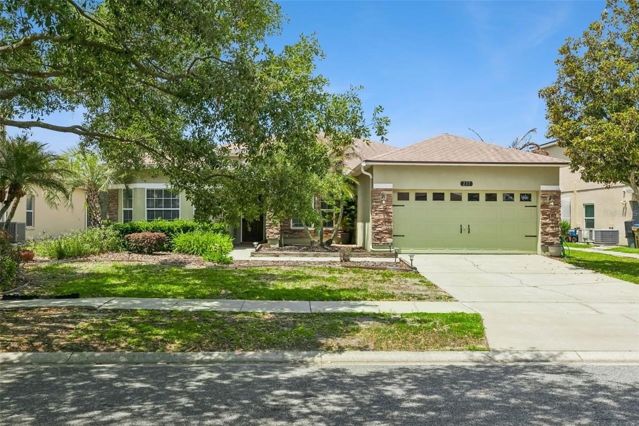 237 Strathmore Cir - Photo 3 of 50