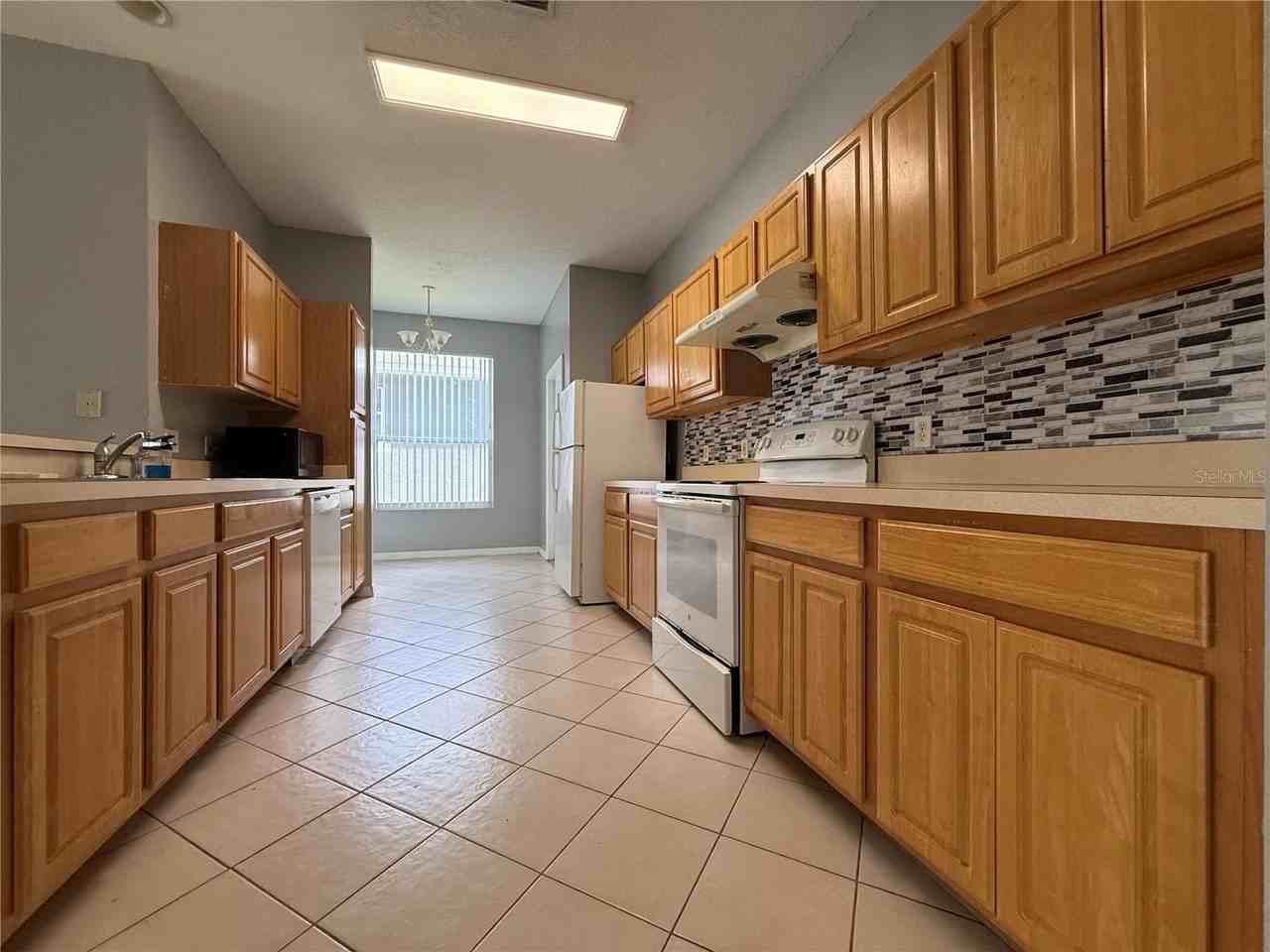 158 Magic Landings Blvd - Photo 7 of 18
