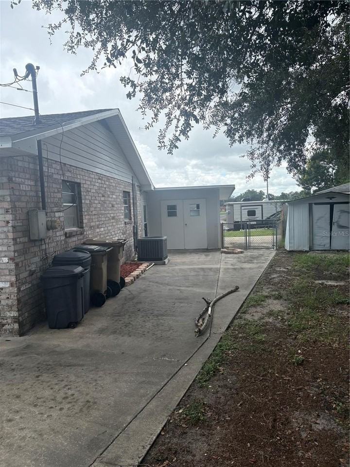 3690 Dale Ct - Photo 4 of 40