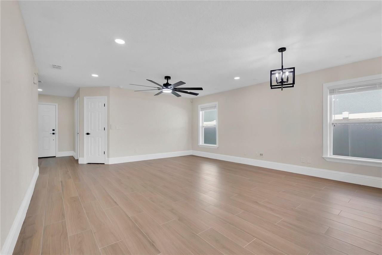 531 Flower Fields Ln - Photo 4 of 33
