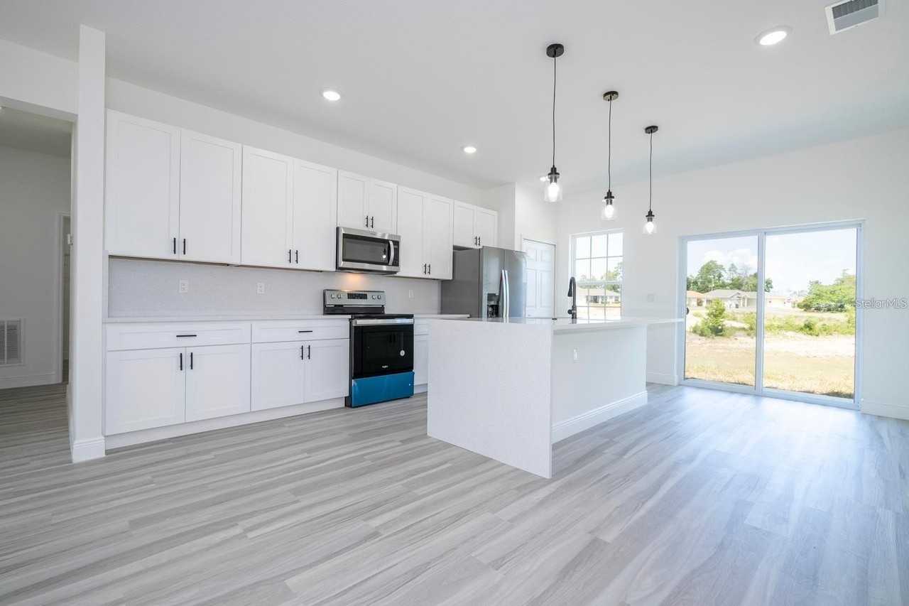 3211 Sw 128th Street Rd - Photo 3 of 32