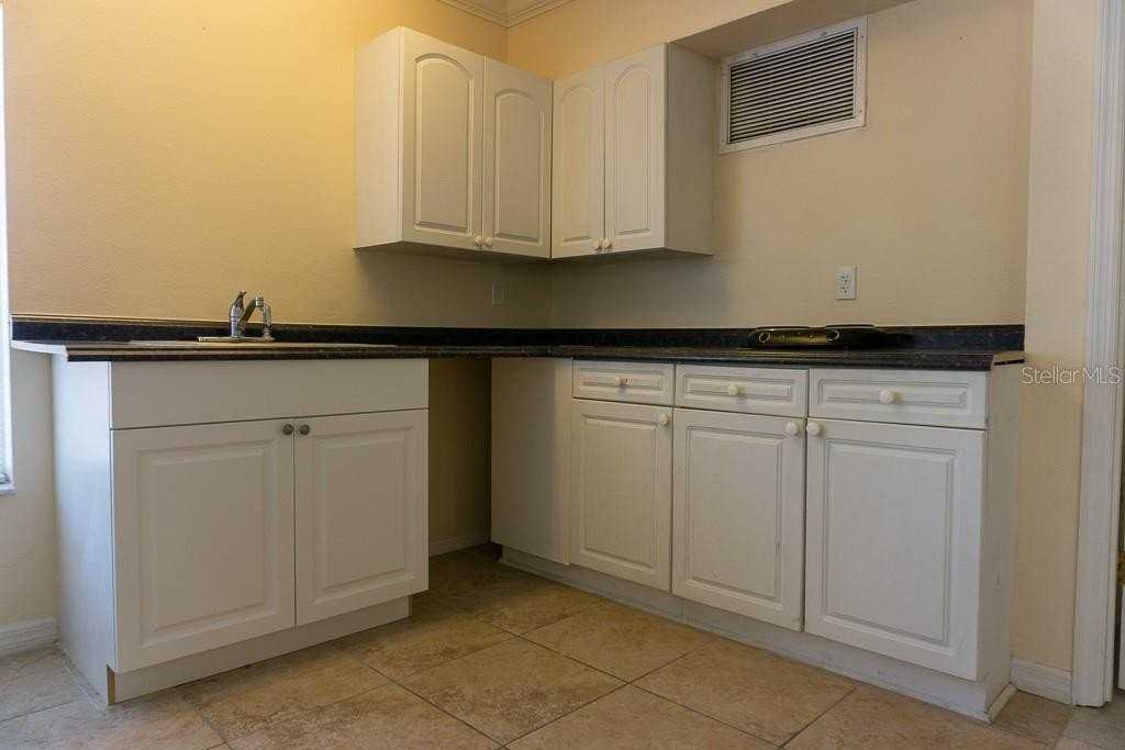 2204 Fan Palm Dr #5 - Photo 5 of 9