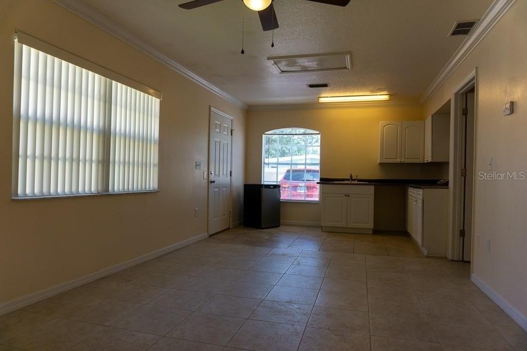 2204 Fan Palm Dr #5 - Photo 6 of 9