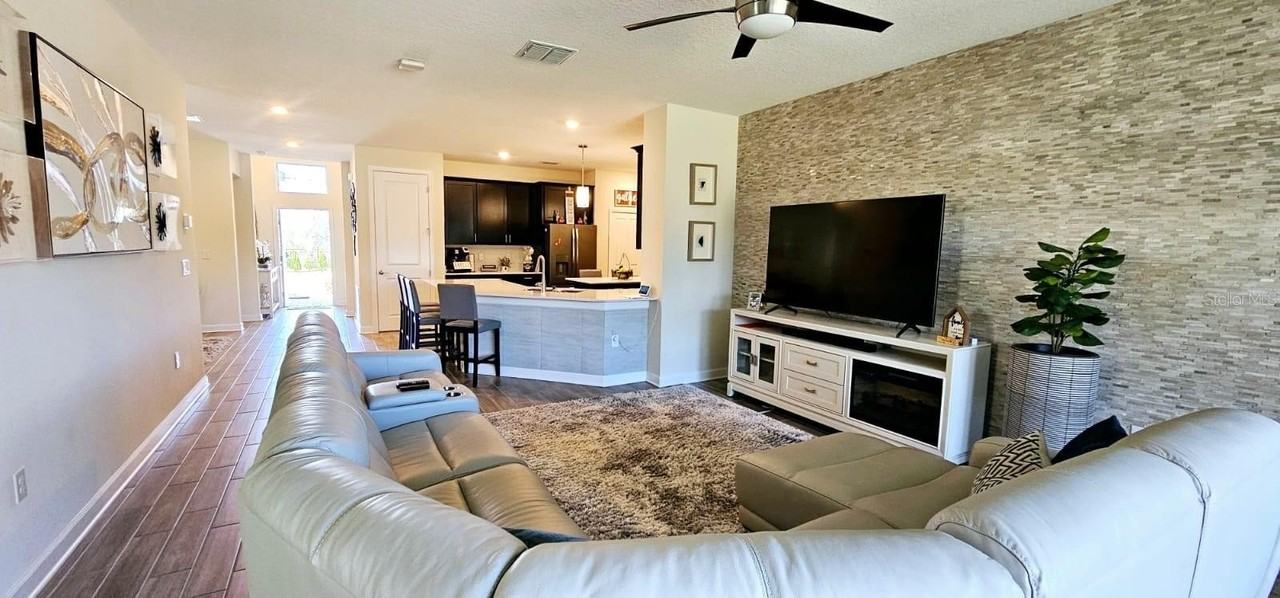 2424 Camden Park Ave - Photo 4 of 15