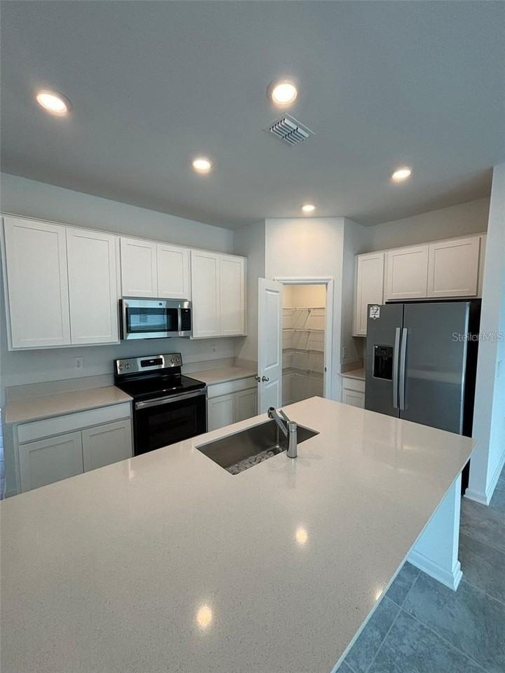 828 Daring Dr - Photo 3 of 9